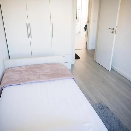 Apartment E.c House *
