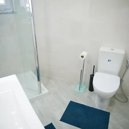 E.c House Apartment *